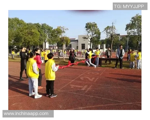 蓝天与足球的奇妙联系探讨如何在运动中感受自然之美与自由精神